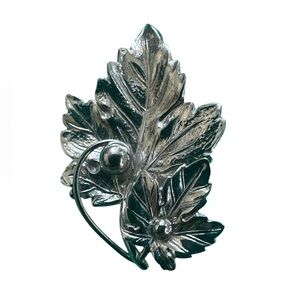 Sterling silver vintage‎ BB stamped Leaf Brooch maple leaf